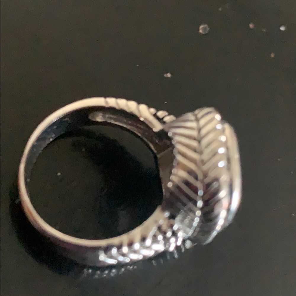 🎟🎟SilverTone Ring - Picture 3 of 3